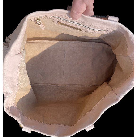 Marc Jacob’s Double-Handle Soft Leather Tote Handbag in Buff MJ462 - Picture 11 of 16